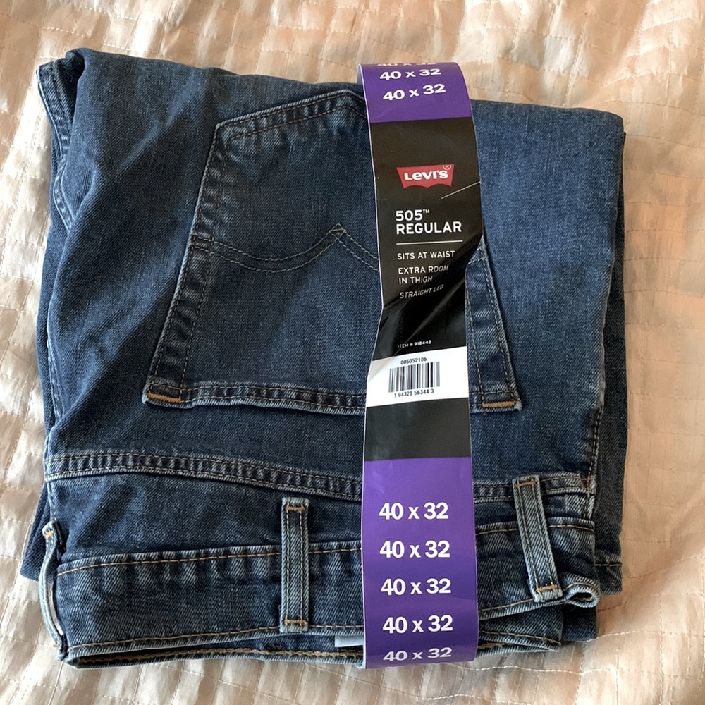 NWT - Levi Mens Jeans 505 Regular - size 40x32